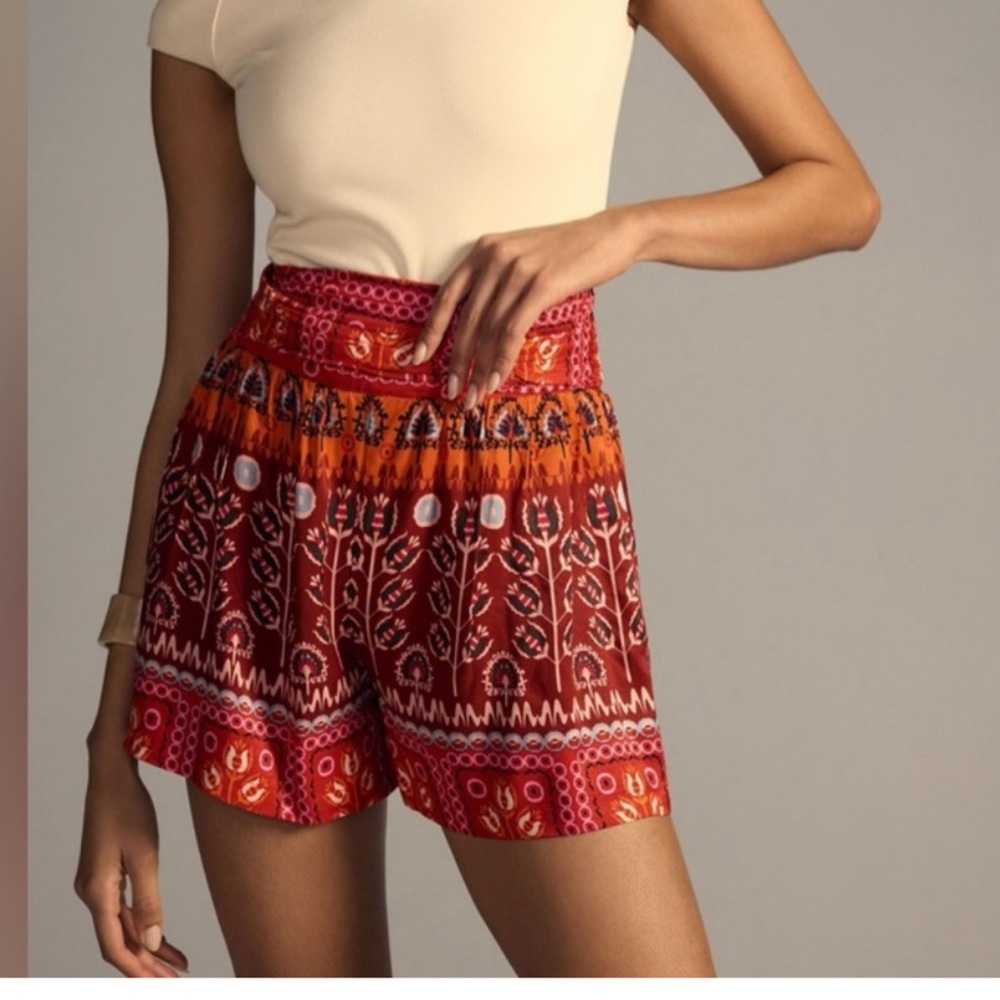 Anthropologie pull on shorts.